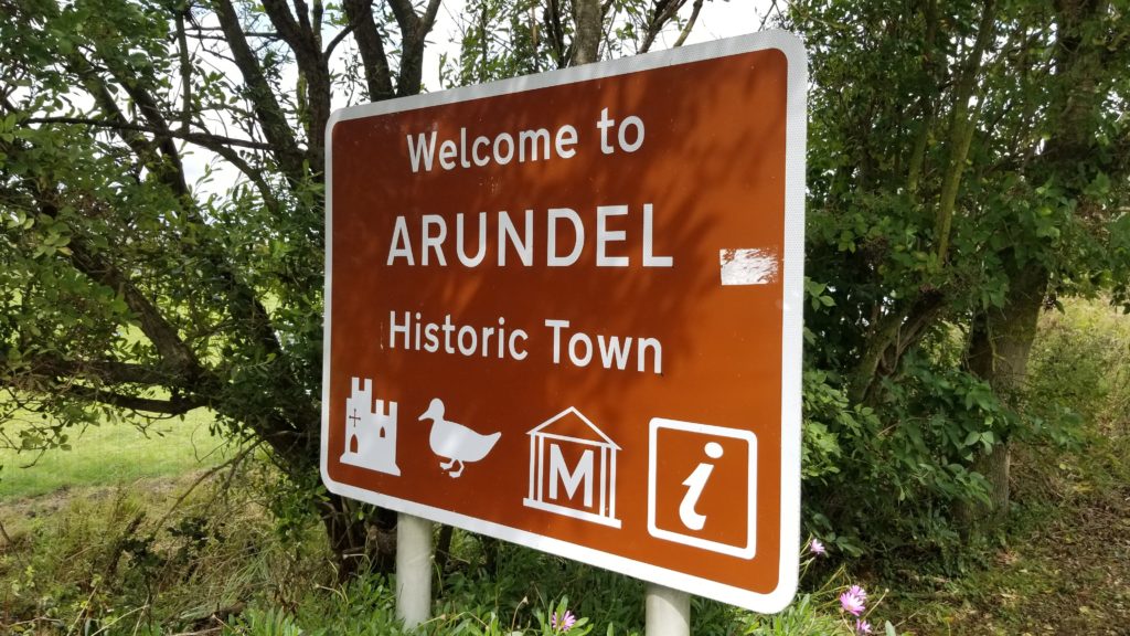 A sign which reads "Welcome to Arundel Historic Town"